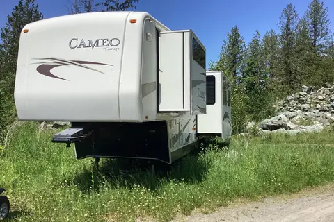 Beautiful Cameo 5th Wheel
