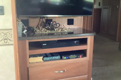 Beautiful Cameo 5th Wheel