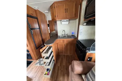 Coachmen Freelander Class C | Clean & Roomy Family RV