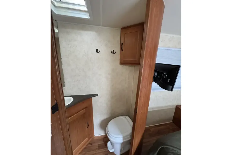 Coachmen Freelander Class C | Clean & Roomy Family RV