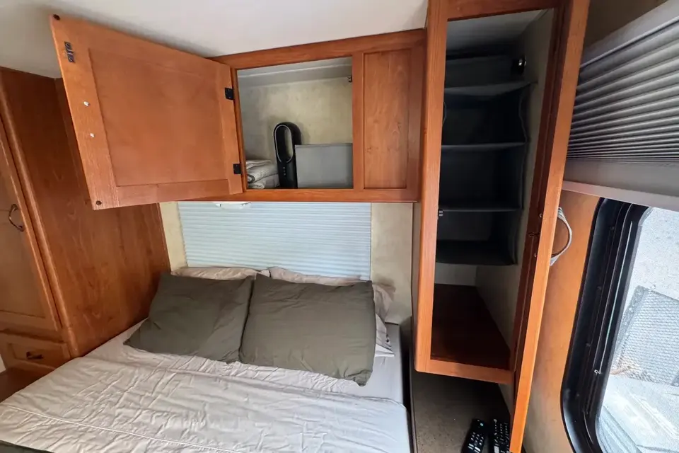 Coachmen Freelander Class C | Clean & Roomy Family RV