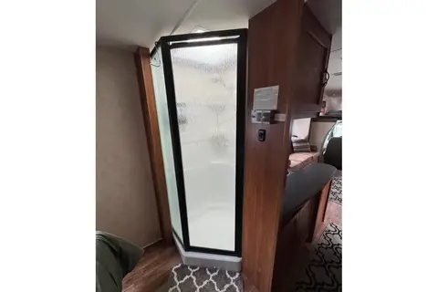 Coachmen Freelander Class C | Clean & Roomy Family RV