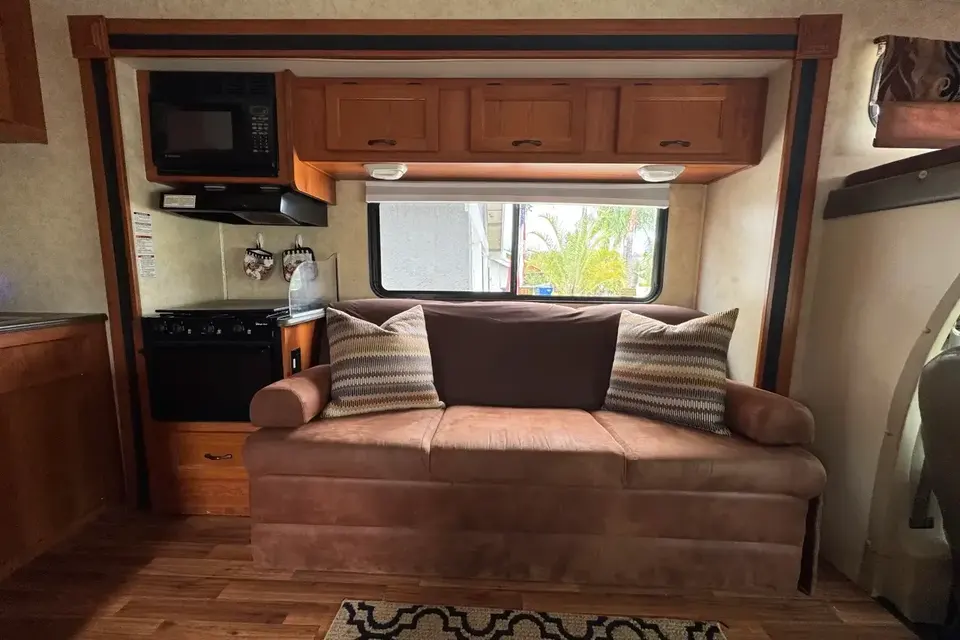 Coachmen Freelander Class C | Clean & Roomy Family RV