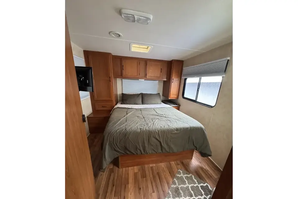 Coachmen Freelander Class C | Clean & Roomy Family RV