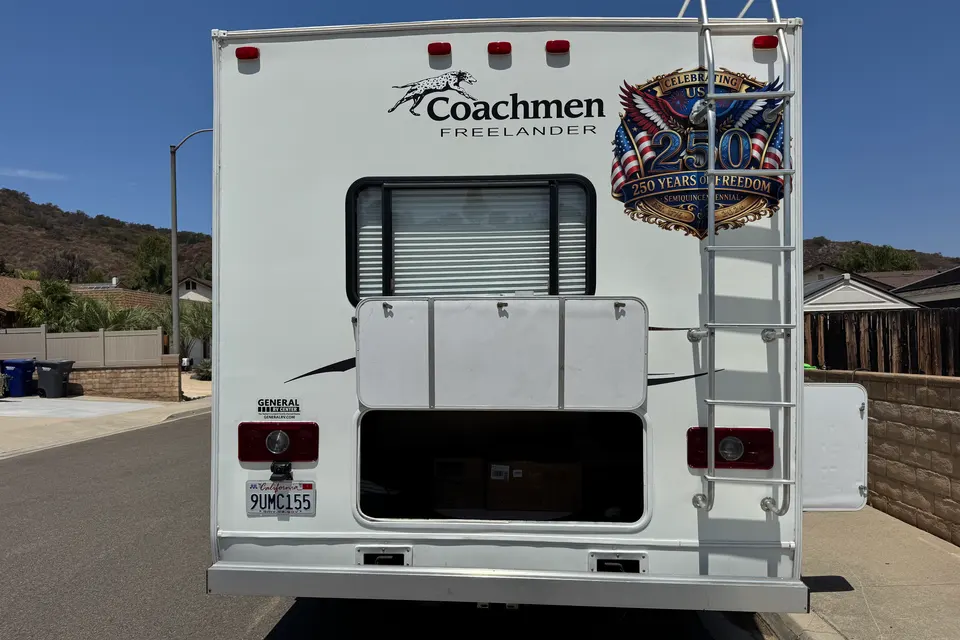 Coachmen Freelander Class C | Clean & Roomy Family RV