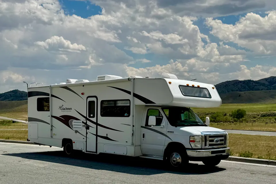 Coachmen Freelander Class C | Clean & Roomy Family RV