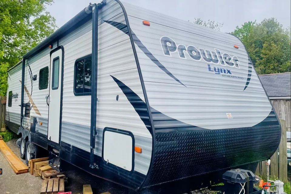 Sam 's Prowler Lynx Travel Trailer