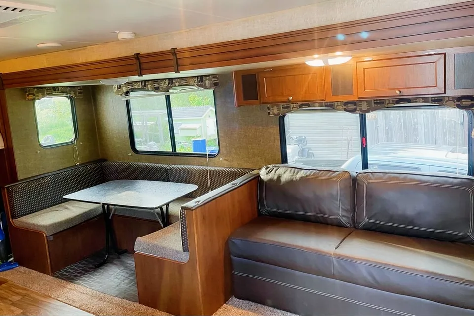 Sam 's Prowler Lynx Travel Trailer