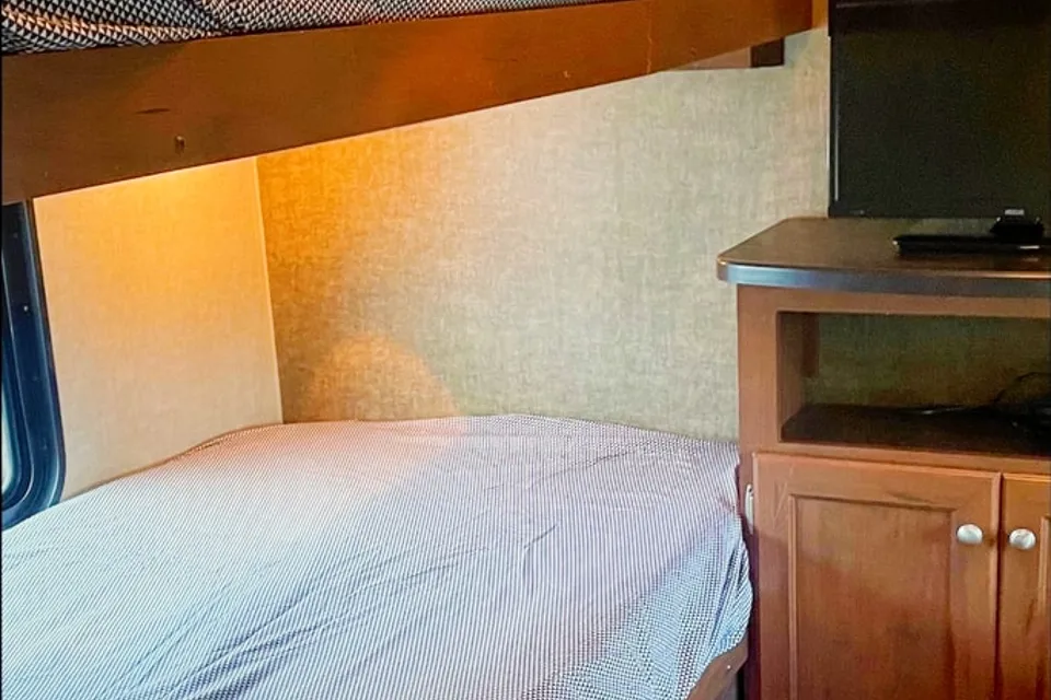 Sam 's Prowler Lynx Travel Trailer