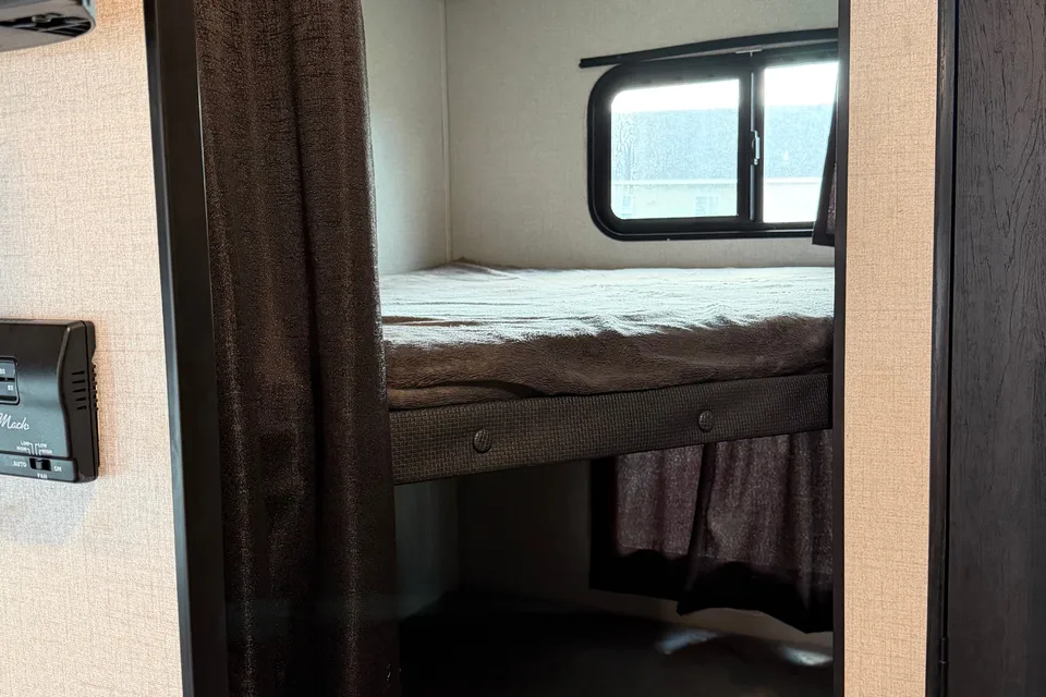 Spacious & Ready for Your Next Getaway!Autumn Ridge 26BH TT