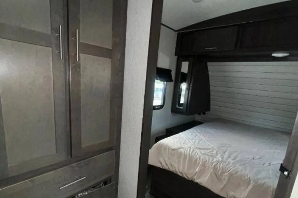 Big Boy Toys & RV Rentals, LLC Crossroads Sunset Trail 331BH Travel Trailer