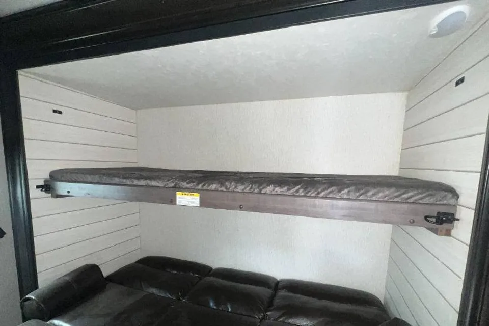 Big Boy Toys & RV Rentals, LLC Crossroads Sunset Trail 331BH Travel Trailer