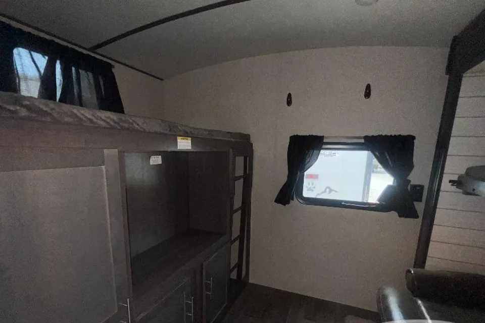 Big Boy Toys & RV Rentals, LLC Crossroads Sunset Trail 331BH Travel Trailer