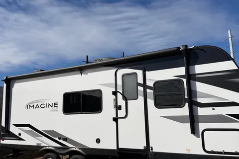 Cliff & Clare’s Grand Design Imagine Travel Trailer