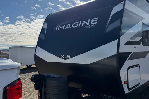 Cliff & Clare’s Grand Design Imagine Travel Trailer