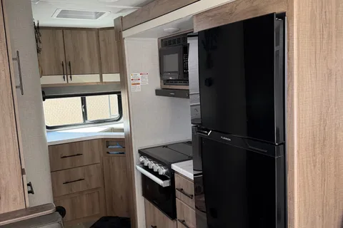 Cliff & Clare’s Grand Design Imagine Travel Trailer