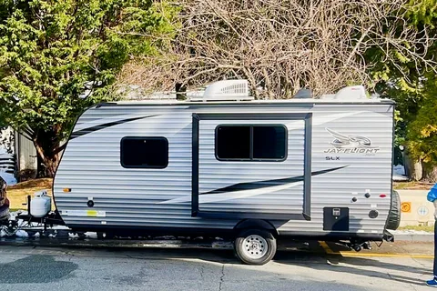 Dean & Taylor's 2021 Jayco SLX7 183RB 21' Travel Trailer for Four