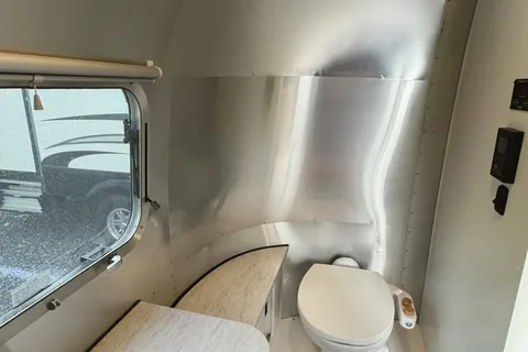 Twyla the Twinky | 2021 Airstream Caravel 22FB