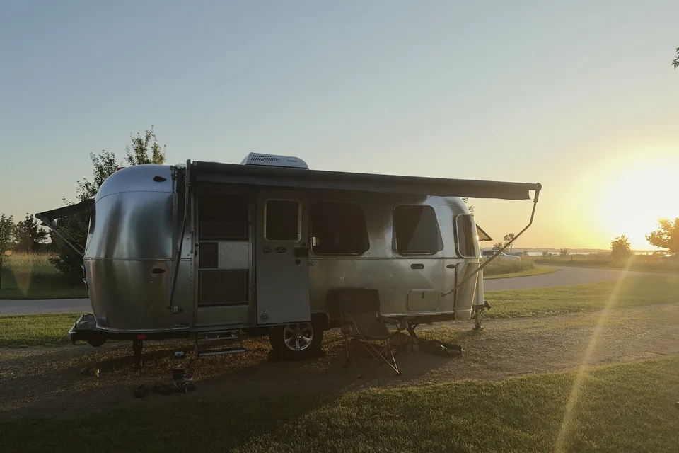 Twyla the Twinky | 2021 Airstream Caravel 22FB