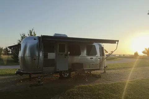 Twyla the Twinky | 2021 Airstream Caravel 22FB