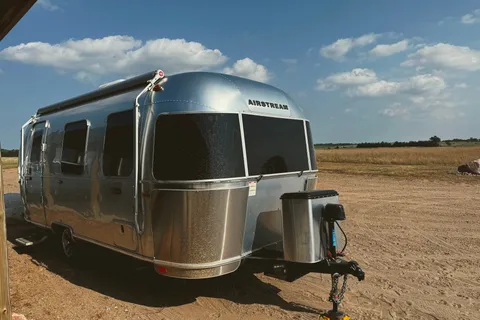 Twyla the Twinky | 2021 Airstream Caravel 22FB