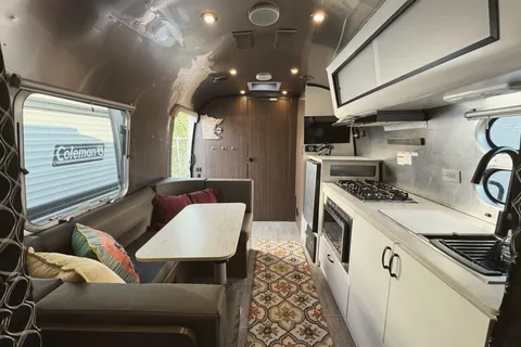 Twyla the Twinky | 2021 Airstream Caravel 22FB