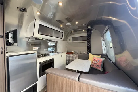 Twyla the Twinky | 2021 Airstream Caravel 22FB