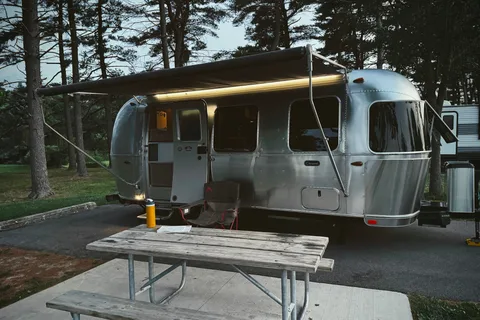 Twyla the Twinky | 2021 Airstream Caravel 22FB