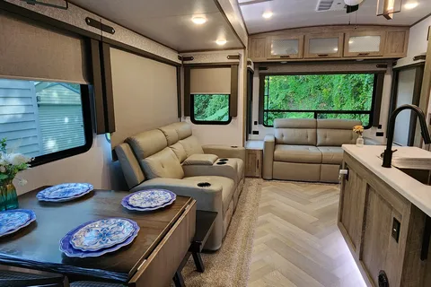 HUGE Luxury 5th Wheel Bunkhouse with Office