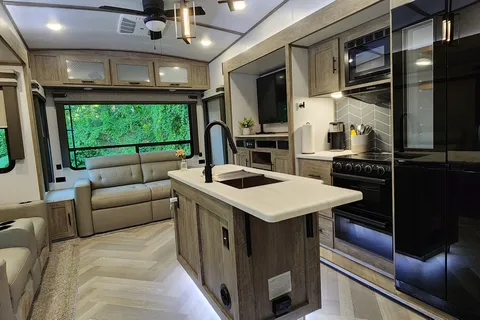 HUGE Luxury 5th Wheel Bunkhouse with Office