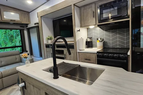 HUGE Luxury 5th Wheel Bunkhouse with Office