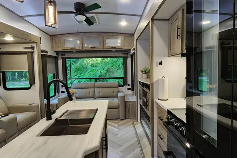 HUGE Luxury 5th Wheel Bunkhouse with Office