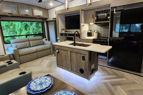 HUGE Luxury 5th Wheel Bunkhouse with Office