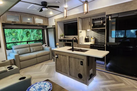 HUGE Luxury 5th Wheel Bunkhouse with Office