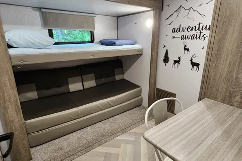 HUGE Luxury 5th Wheel Bunkhouse with Office