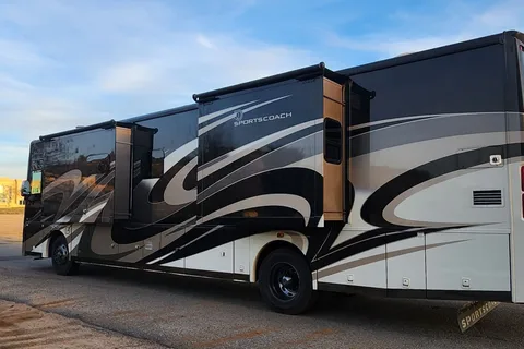 41ft. Class A Diesel Pusher bunkhouse w/ 02 full baths + washer & dryer