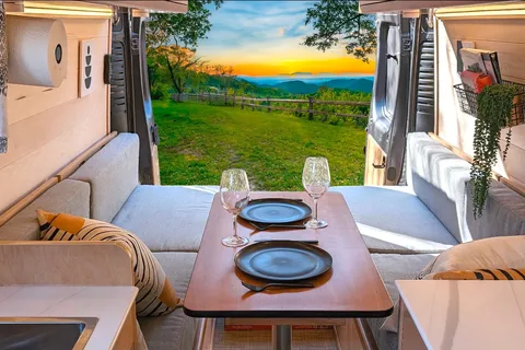“VANessa” ‘22 fully-stocked, Pet-Friendly Off-Grid compatible campervan, AC, sleeps/seats 2
