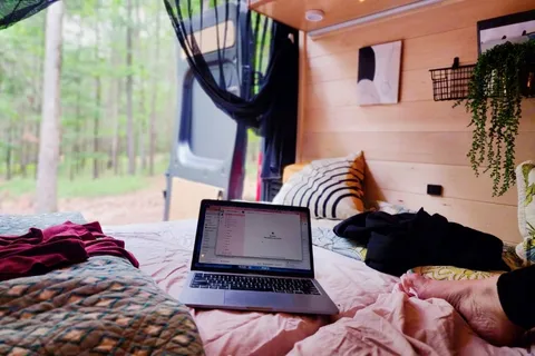 “VANessa” ‘22 fully-stocked, Pet-Friendly Off-Grid compatible campervan, AC, sleeps/seats 2