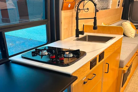 “VANessa” ‘22 fully-stocked, Pet-Friendly Off-Grid compatible campervan, AC, sleeps/seats 2