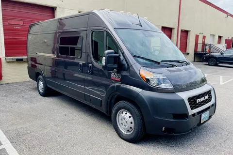 “VANessa” ‘22 fully-stocked, Pet-Friendly Off-Grid compatible campervan, AC, sleeps/seats 2