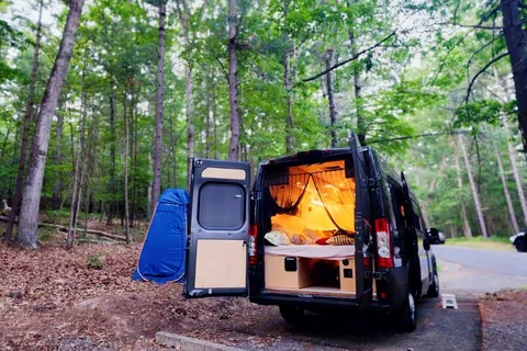 “VANessa” ‘22 fully-stocked, Pet-Friendly Off-Grid compatible campervan, AC, sleeps/seats 2