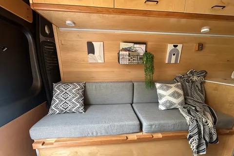 “VANessa” ‘22 fully-stocked, Pet-Friendly Off-Grid compatible campervan, AC, sleeps/seats 2