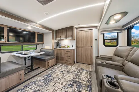 The Tumbleweed | Fully-Loaded Bunk House (Sleeps 8)