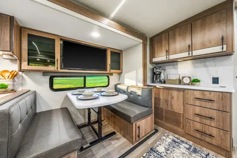 The Tumbleweed | Fully-Loaded Bunk House (Sleeps 8)