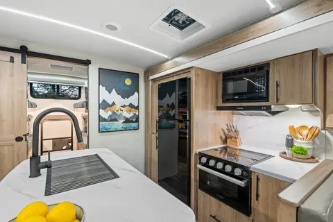 The Tumbleweed | Fully-Loaded Bunk House (Sleeps 8)