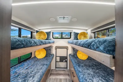 The Tumbleweed | Fully-Loaded Bunk House (Sleeps 8)