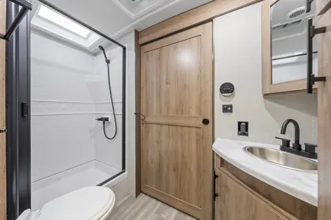 The Tumbleweed | Fully-Loaded Bunk House (Sleeps 8)