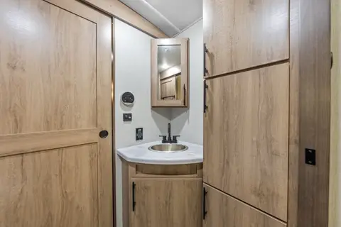 The Tumbleweed | Fully-Loaded Bunk House (Sleeps 8)