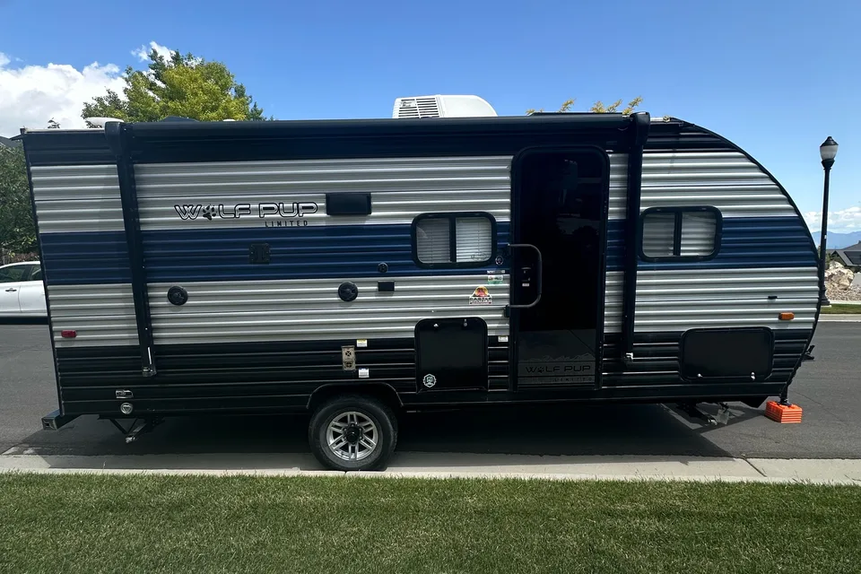 Ian's Forest River 2022 Forest River Cherokee Wolf Pup 18TO Camper Trailer Travel Trailer
