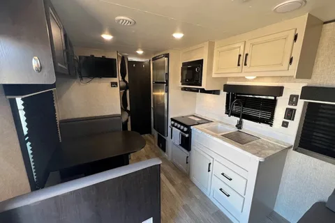 Camper ready Jayco Jay flight 264BHW Travel Trailer